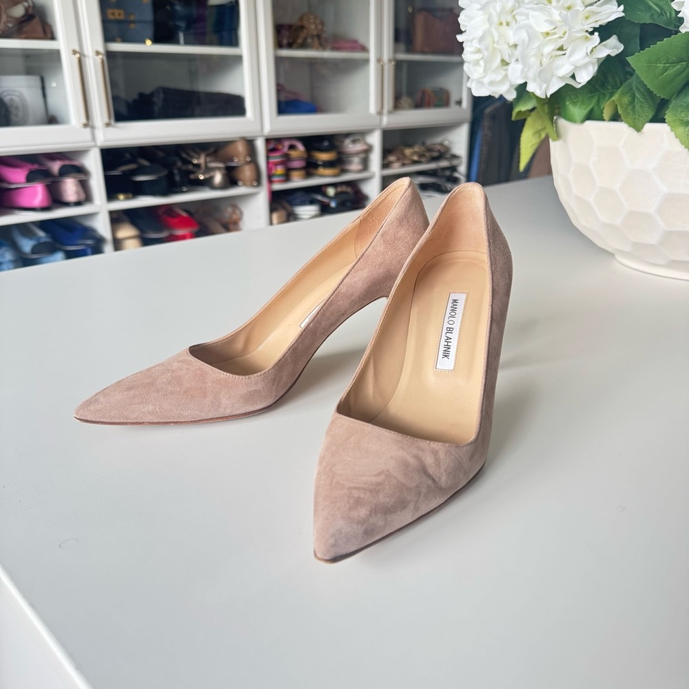 Manolo Blahnik BB 70 Nude Suede Pointed Toe Pumps